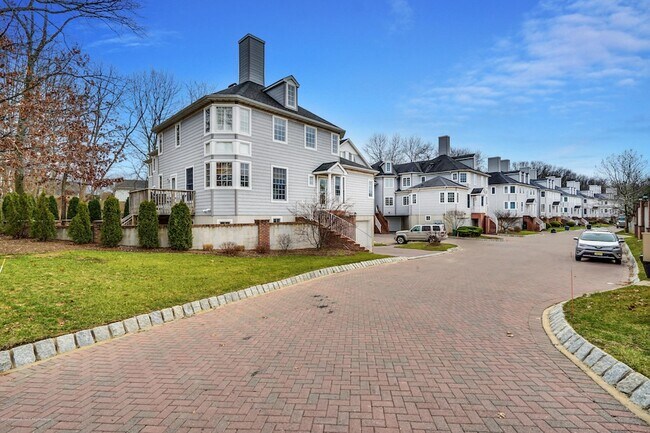 Building Photo - 18 Mariners Bend