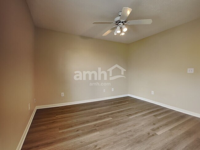 Building Photo - 10654 Sinclair Dr