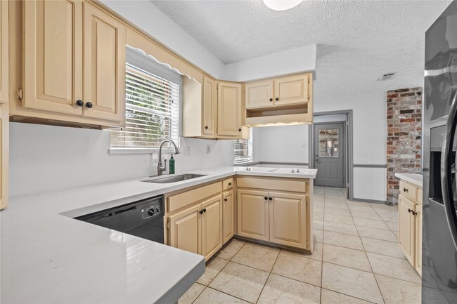 Building Photo - 13834 Oakwood Ln