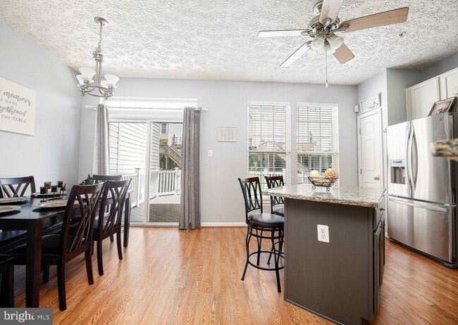 Building Photo - 9736 Morningview Cir