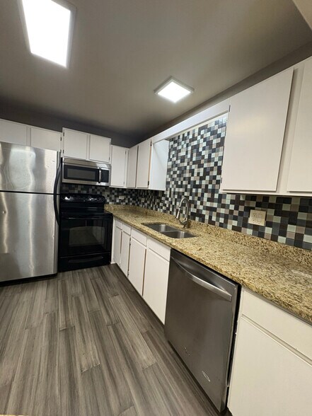 Building Photo - 1324 Geneva Dr