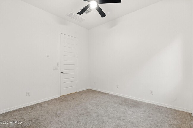 Building Photo - 8804 W Vista Ave