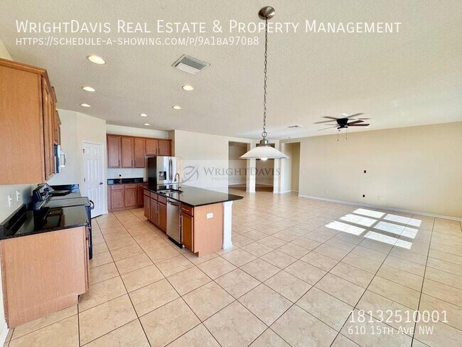 Building Photo - 610 15th Ave NW