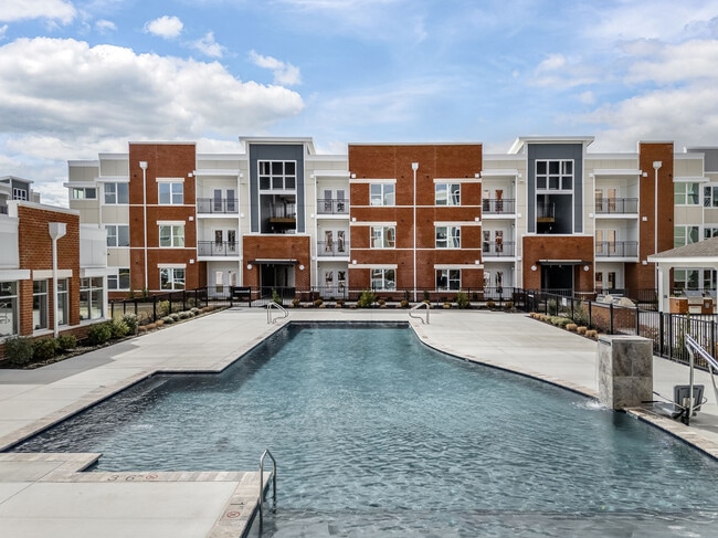 Building Photo - Elevate 17 I