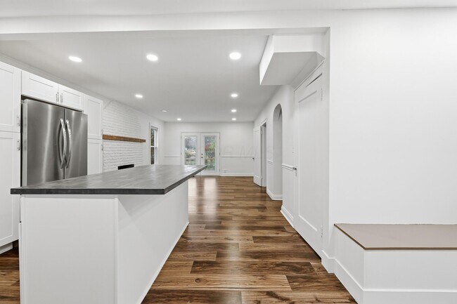 Building Photo - 557 E Weisheimer Rd