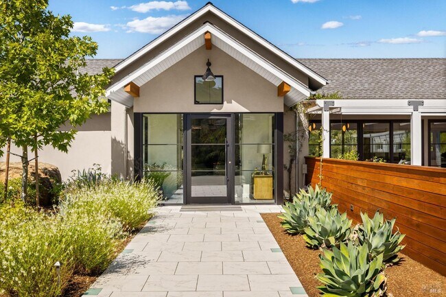 Building Photo - 987 Mark West Springs Rd