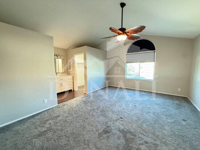 Building Photo - 1114 S Surfside Dr