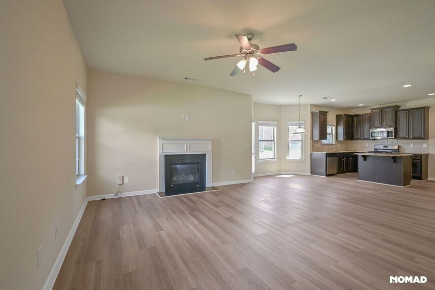 Building Photo - 813 Golden Isles Dr