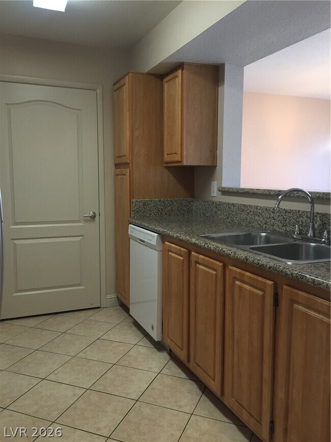 Building Photo - 5055 W Hacienda Ave