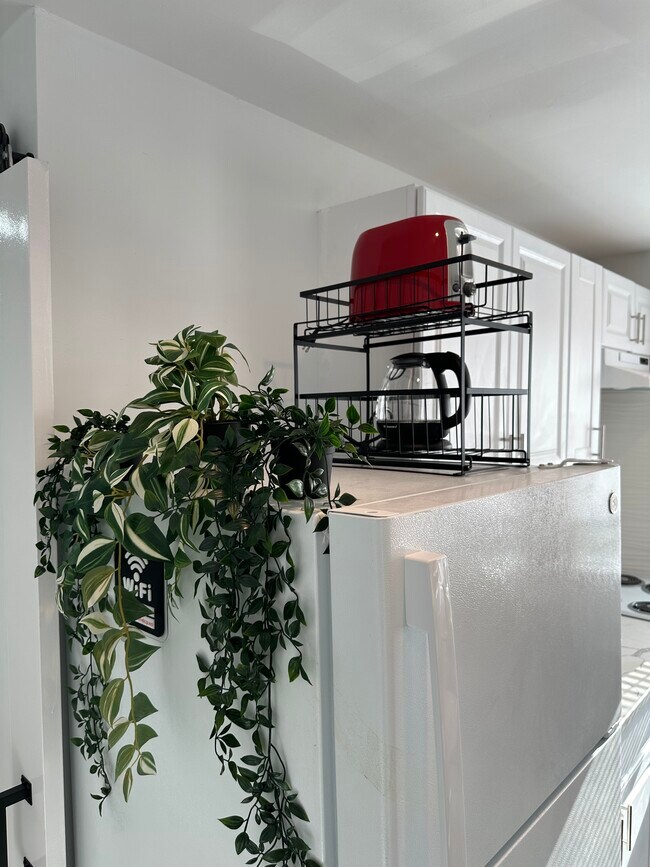 Building Photo - 3826 W 9th St