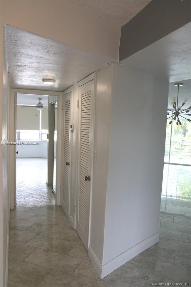 Building Photo - 1401 NE 191st St