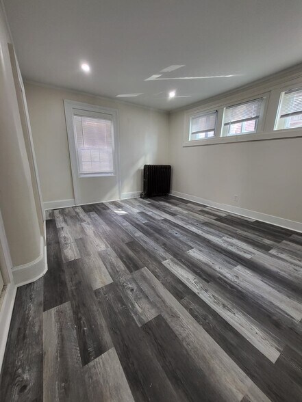 Building Photo - 132 Grove St