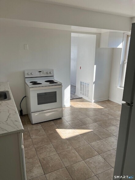 Building Photo - 40 Jane St