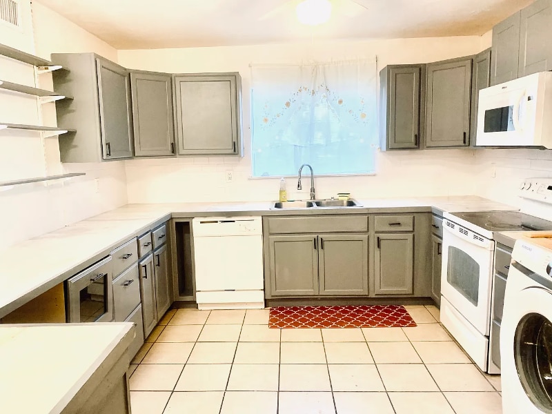 Building Photo - 527 Tibet Ave