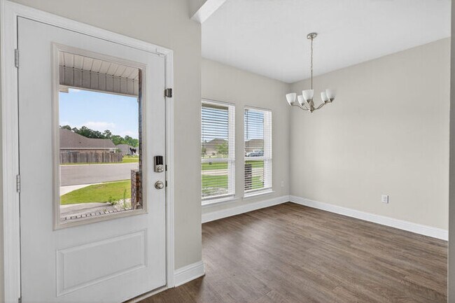 Building Photo - 15610 Ridge Ct