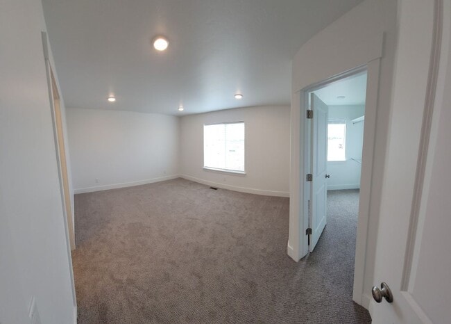 Building Photo - LEASE TAKEOVER In the highly sought after Summerfield Townhomes--3 bed, 2.5 baths