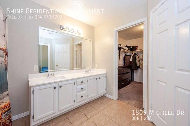 Building Photo - 1809 Michele Dr