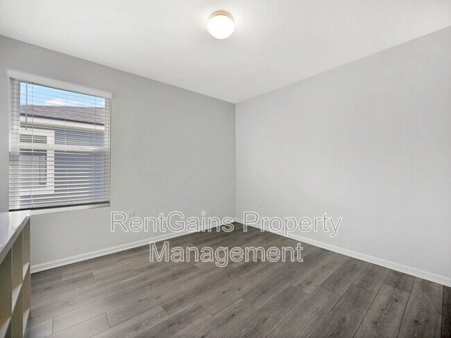 Building Photo - 597 Meadow Ridge Dr
