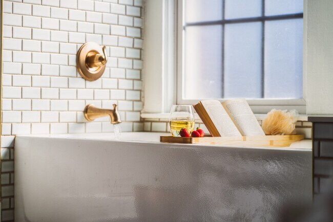 Building Photo - 715 Grandin Rd