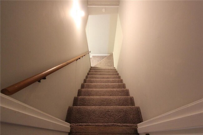 Building Photo - 818 Springlake Rd