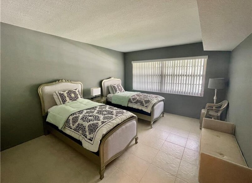 2nd bedroom - 802 Cypress Blvd