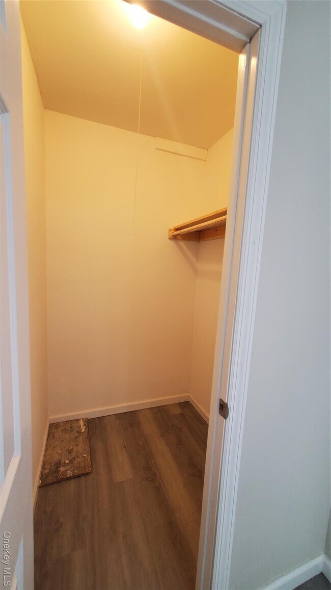 Building Photo - 460 Old Town Rd