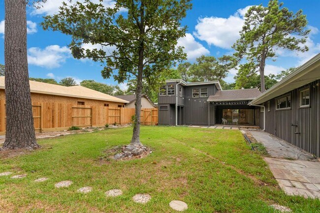 Building Photo - 10234 Hazelhurst Dr