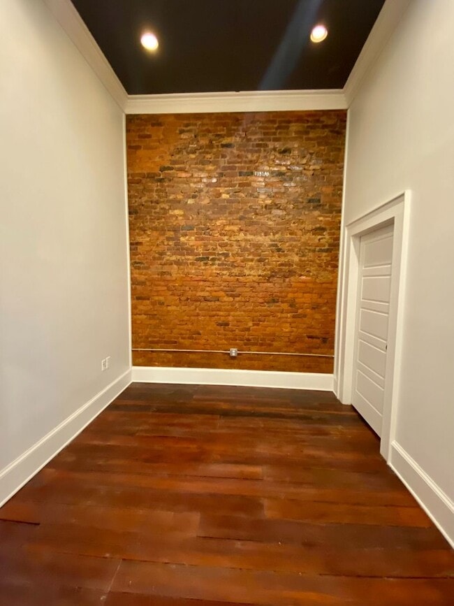 Building Photo - Beautiful 2BR/2BA Loft in Downtown Opelika