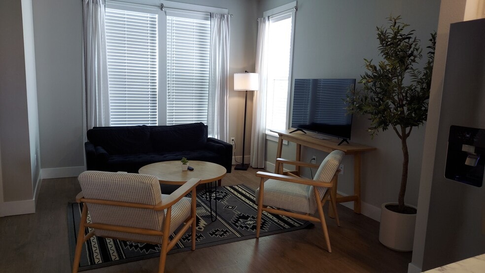 Building Photo - 6145 Farmstead Ave