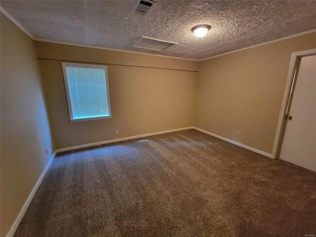 Building Photo - 1135 Lombard Dr