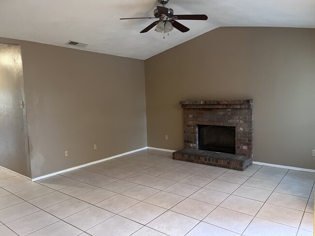 Building Photo - 312 Spring Branch Ln