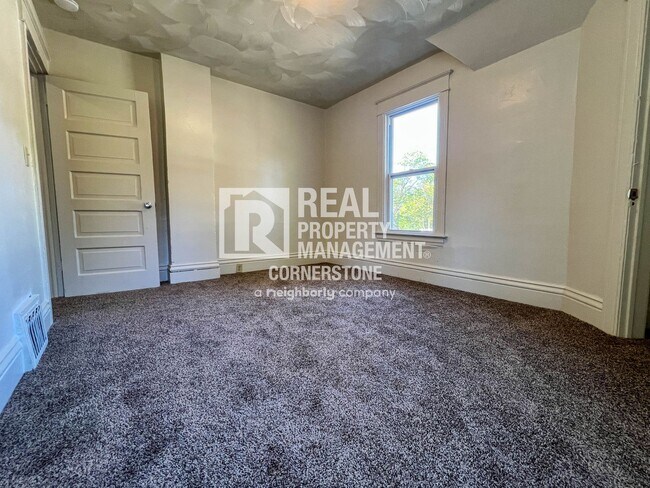 Building Photo - 2-Bedroom Townhome-Style Duplex with Priva...