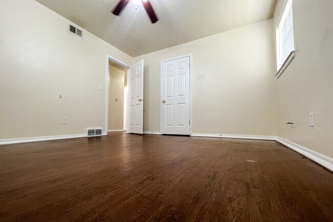 Building Photo - 3137 SW 65th Pl