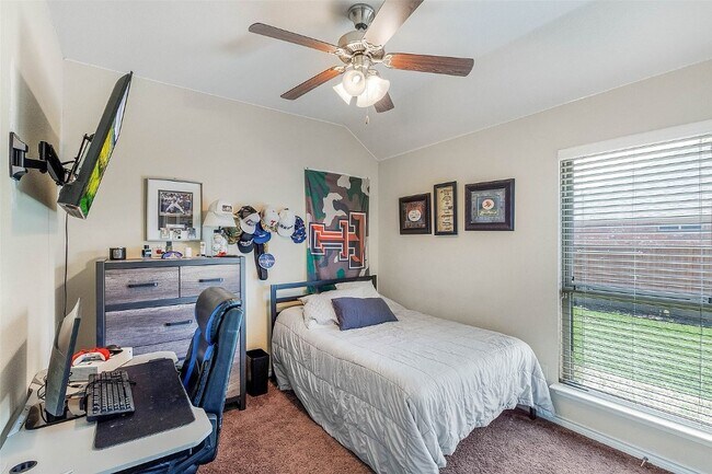 Building Photo - 714 Lone Star Court