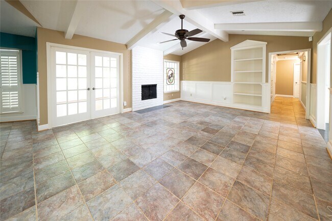 Building Photo - 7546 Maple Tree Dr