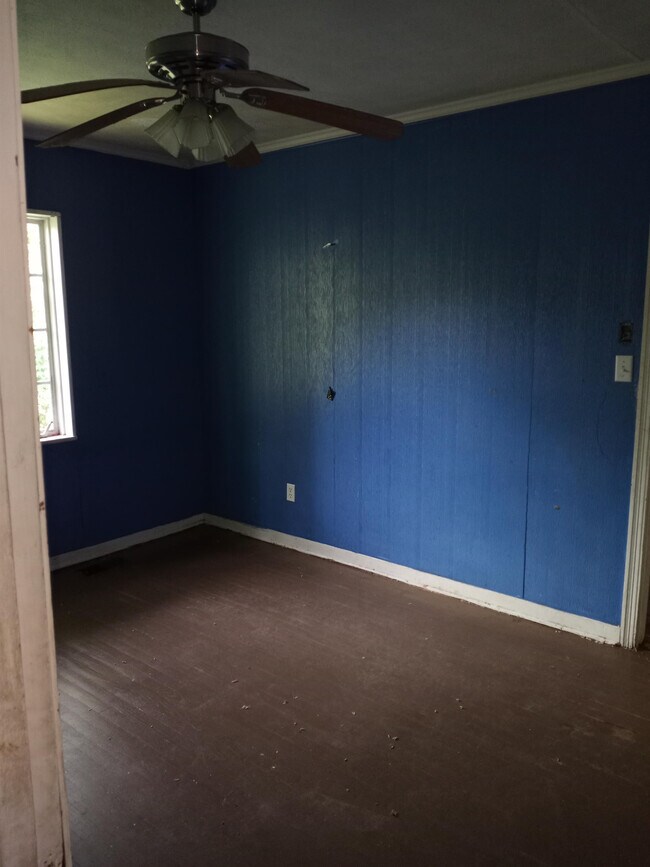 Building Photo - 304 Lawrence Rd