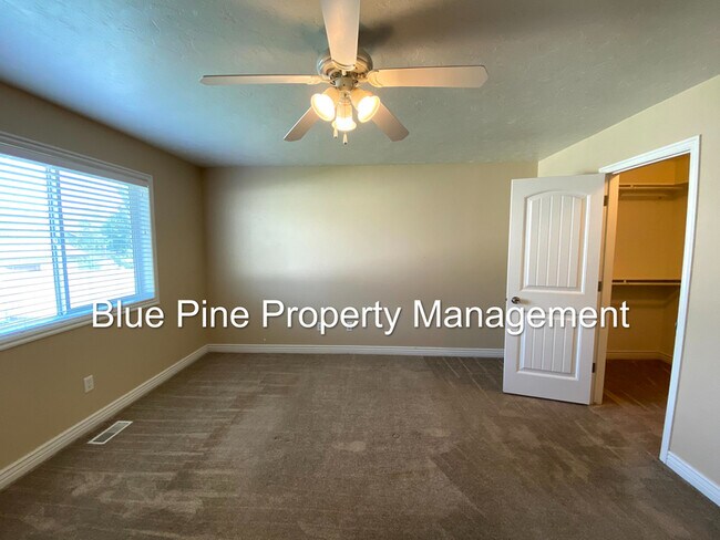 Building Photo - 4001 Summer Sun Dr