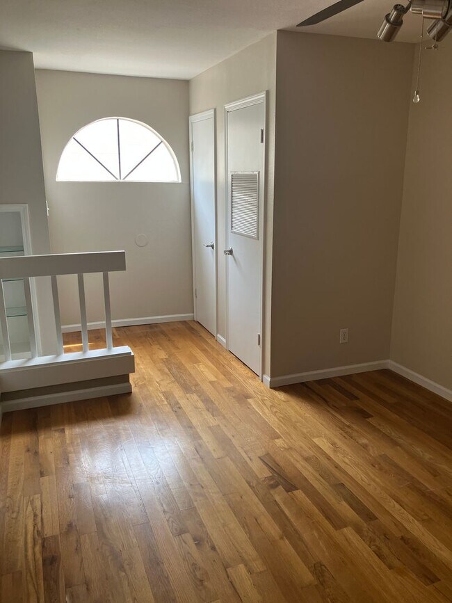 Building Photo - One Bedroom Condo with Loft, One-car Garag...