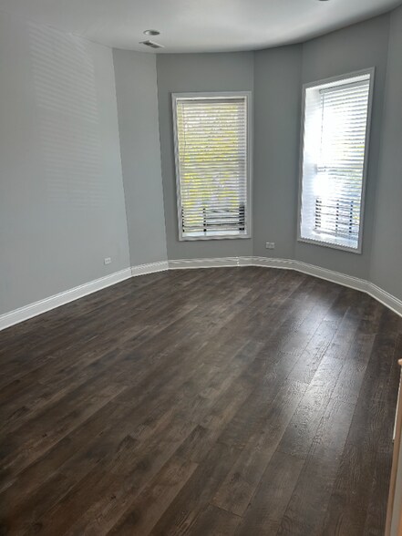 Building Photo - 4512 S Calumet Ave