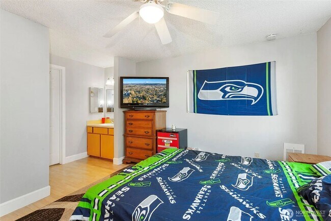 Building Photo - Beautiful Puyallup Duplex with Large Yard ...