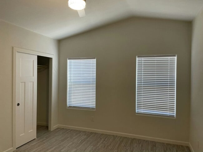 Building Photo - 1702 E John Cabot Rd