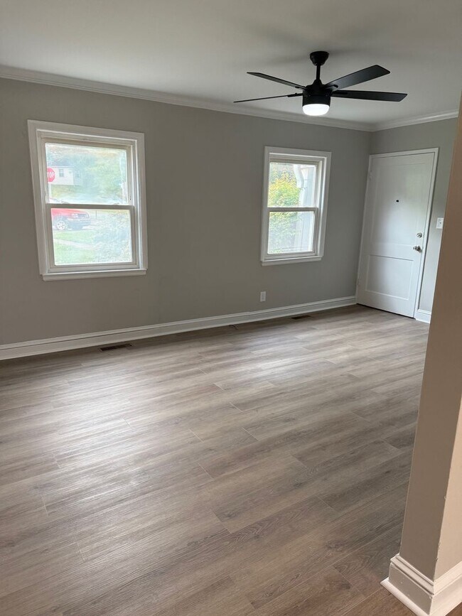 Building Photo - Spacious 2-Bedroom Apartment in Prime Wins...