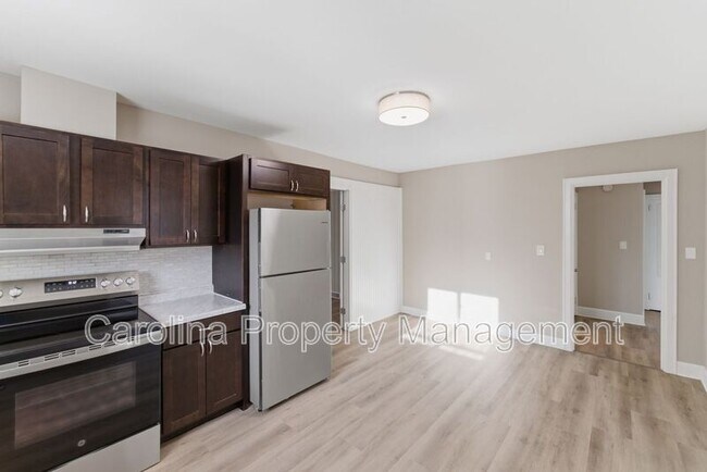 Building Photo - 2405 Greenland Ave