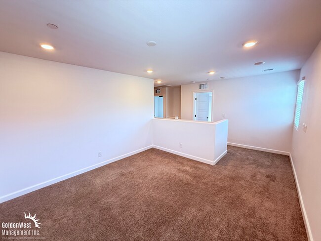 Building Photo - Newly Buil 3Bdm 2.5Ba Townhome in Premier ...