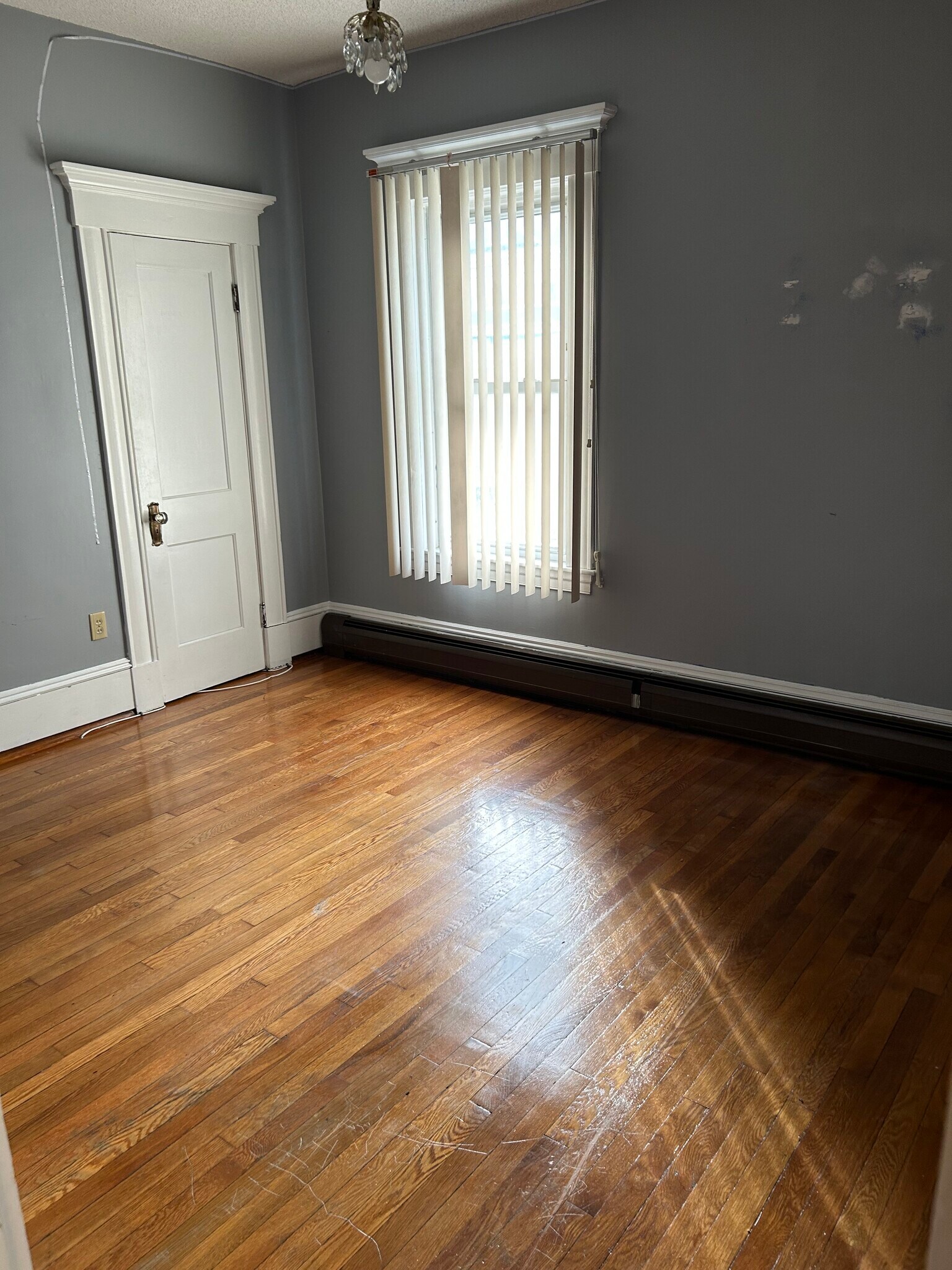 Building Photo - 250 Shaw St