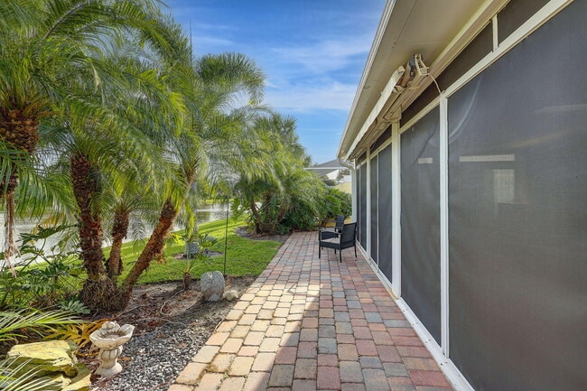 Building Photo - 11361 SW Pembroke Dr