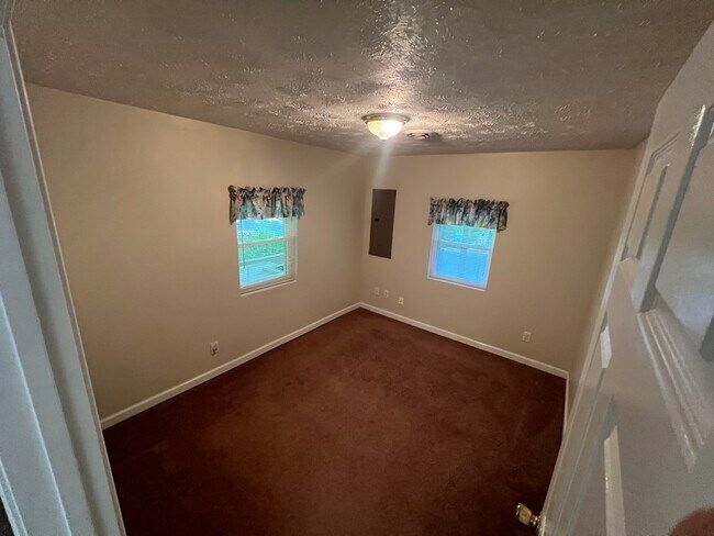 Building Photo - Adkins Rd House