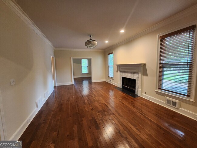 Building Photo - 270 S Shore Dr