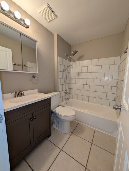Building Photo - 706 Kolping Ave
