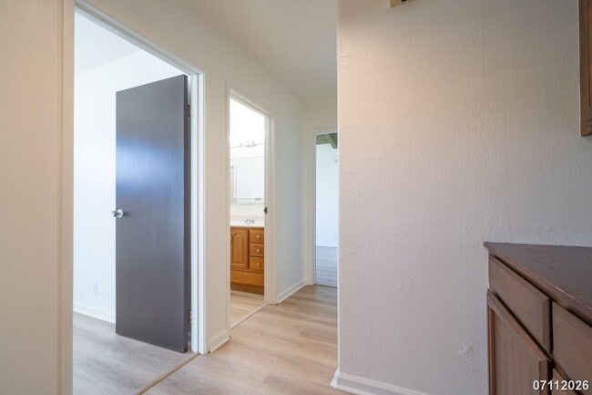 Building Photo - $4000 / 3BR/ 2BA  WELL MAINTAINED SINGLE FAMILY HOME WITH ENCLOSED GARAGE IN KALAMA VALLEY